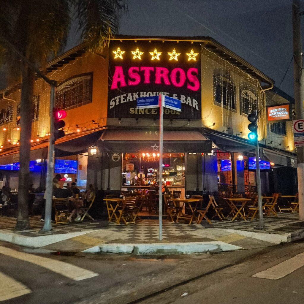 Procurando um bar clássico no Tatuapé? O Astros Bar continua sendo uma das melhores escolhas do bairro